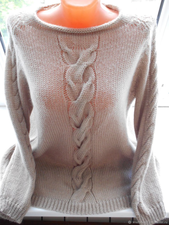 Свитер с косами