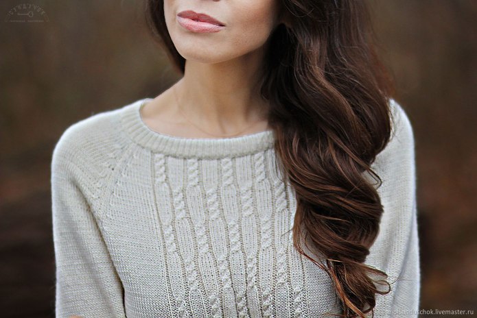 Пуловер с косами