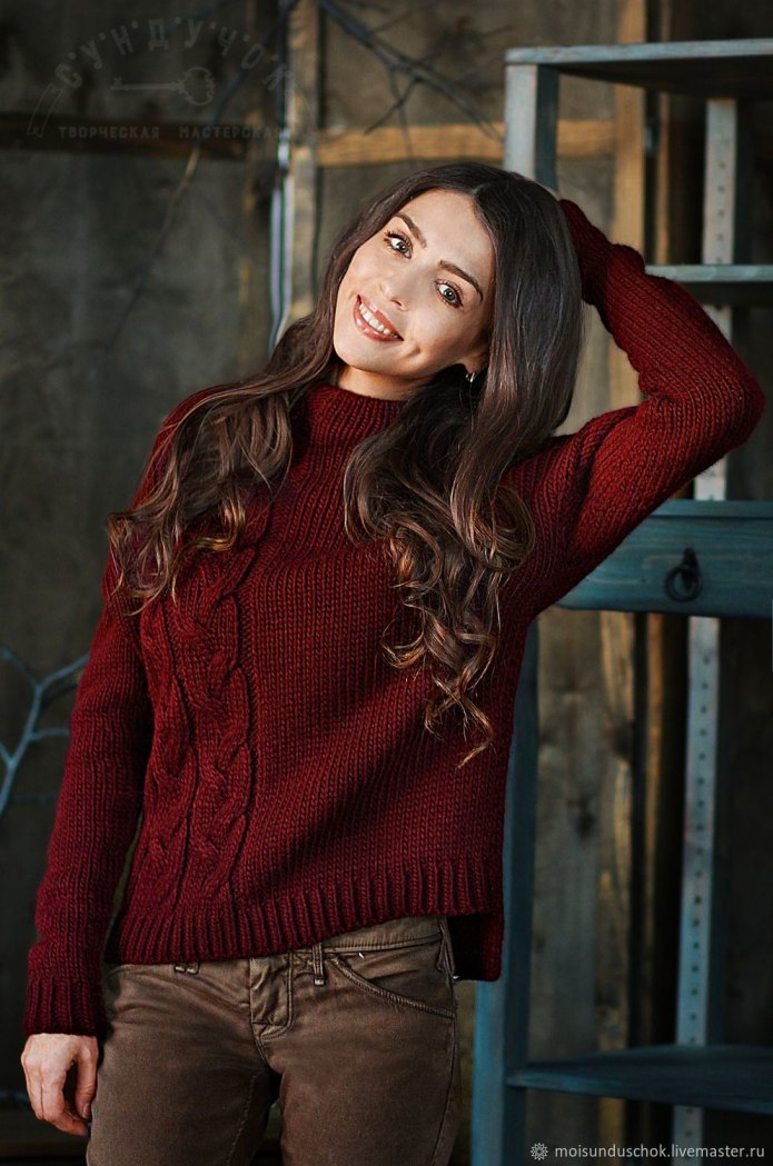 Свитер женский