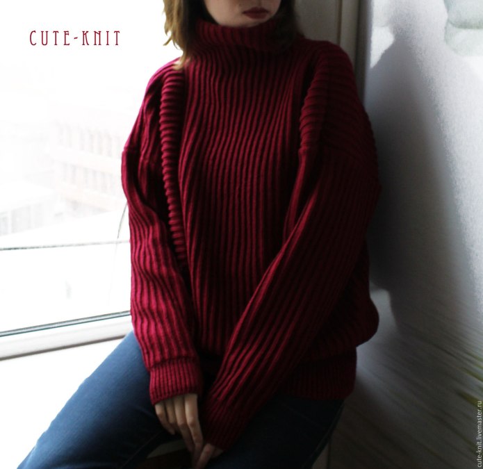 Бордовый свитер с горлом
