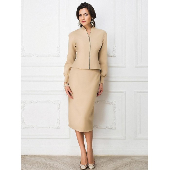 Деловой костюм женский юбочный