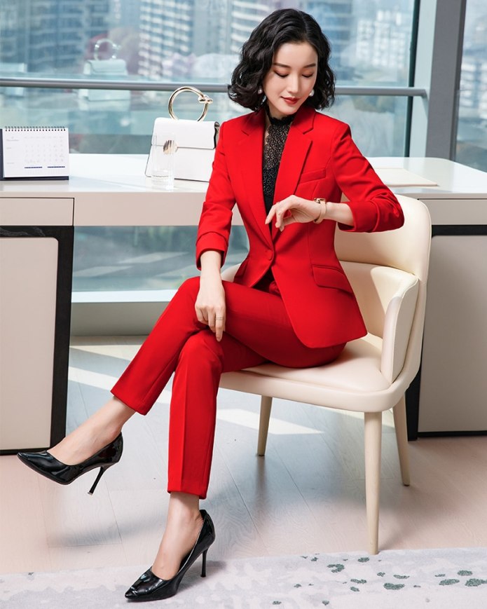 Строгая одежда для женщин