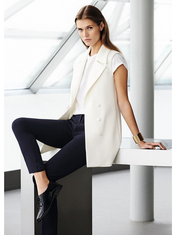 Синий пиджак без рукавов