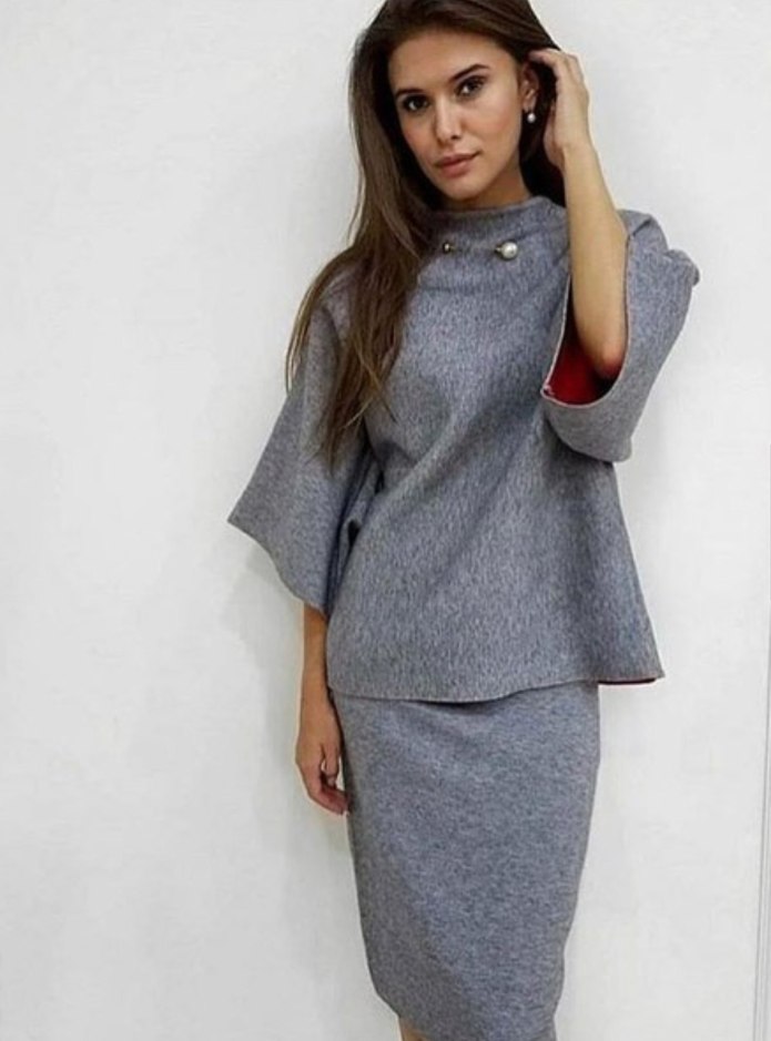 Брючный костюм изумрудного цвета