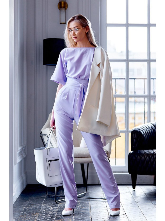 Комбинезон лавандового цвета классический
