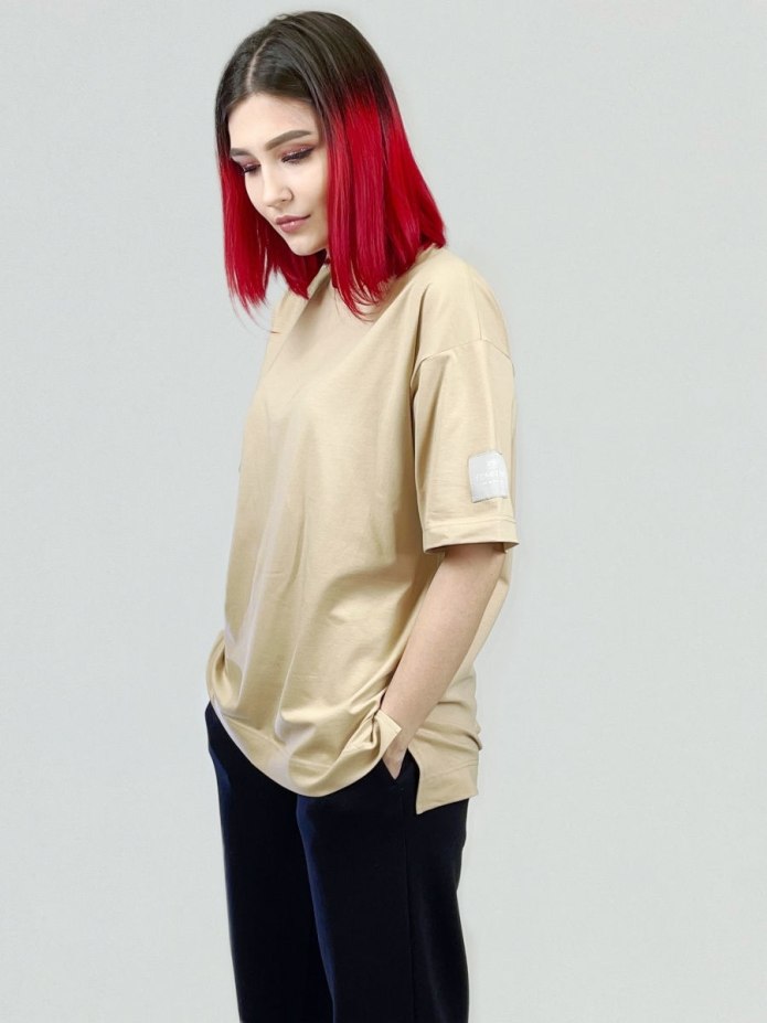 Футболка с открытым плечом