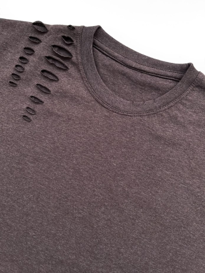 Футболка с разрезами по бокам