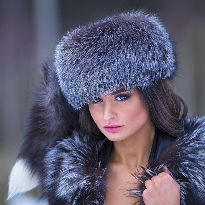 Белая норковая шуба и шапка
