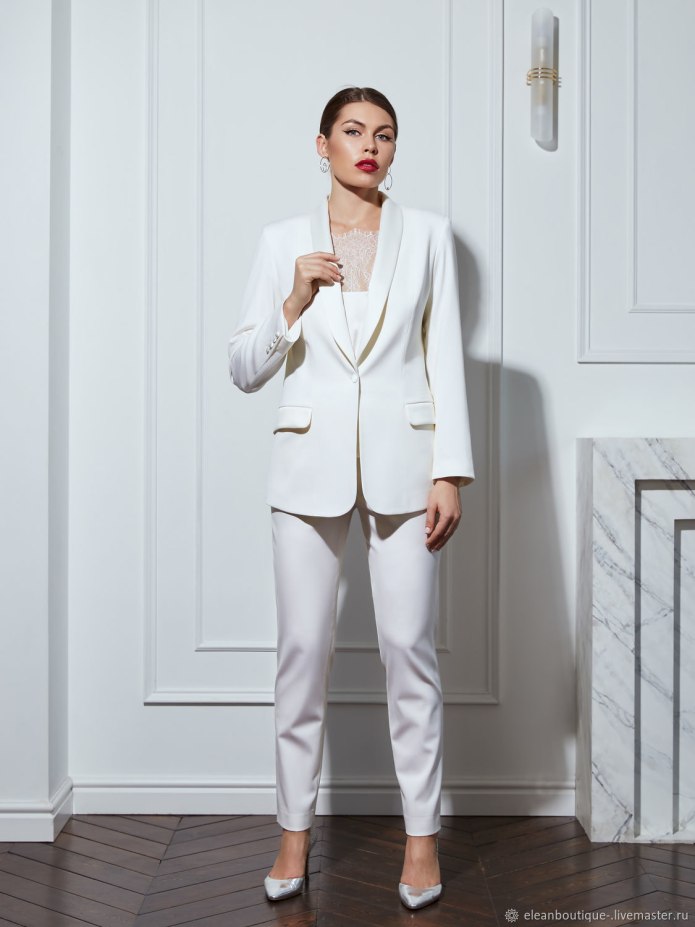 Луки с белым пиджаком