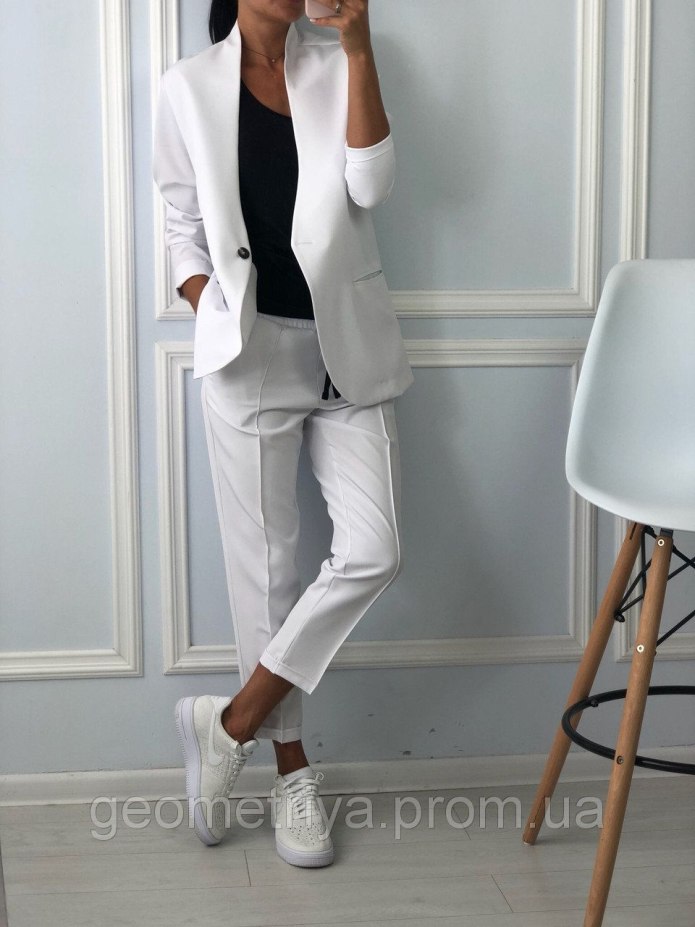 Брючный костюм с топом