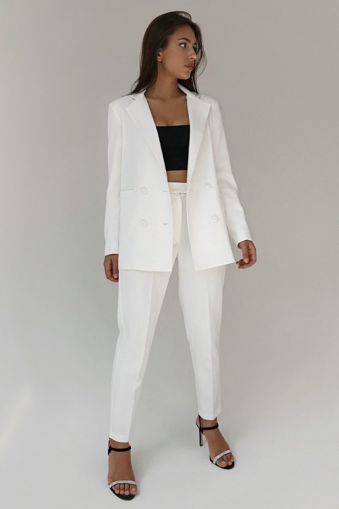 Стильные классические образы для девушек