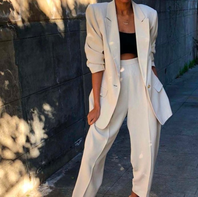 Блузка с пиджаком