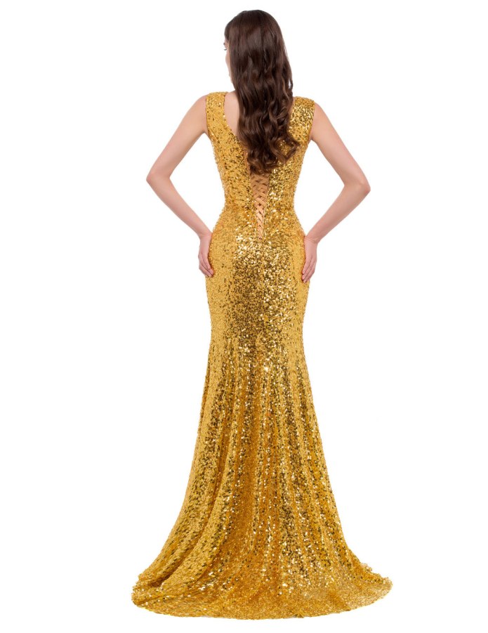 Золотое облегающее платье