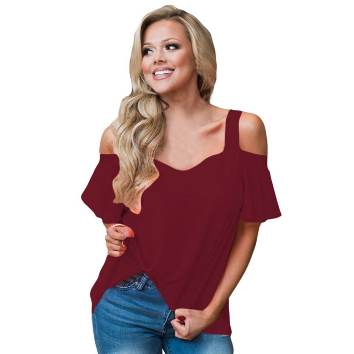 Блуза с открытыми плечами