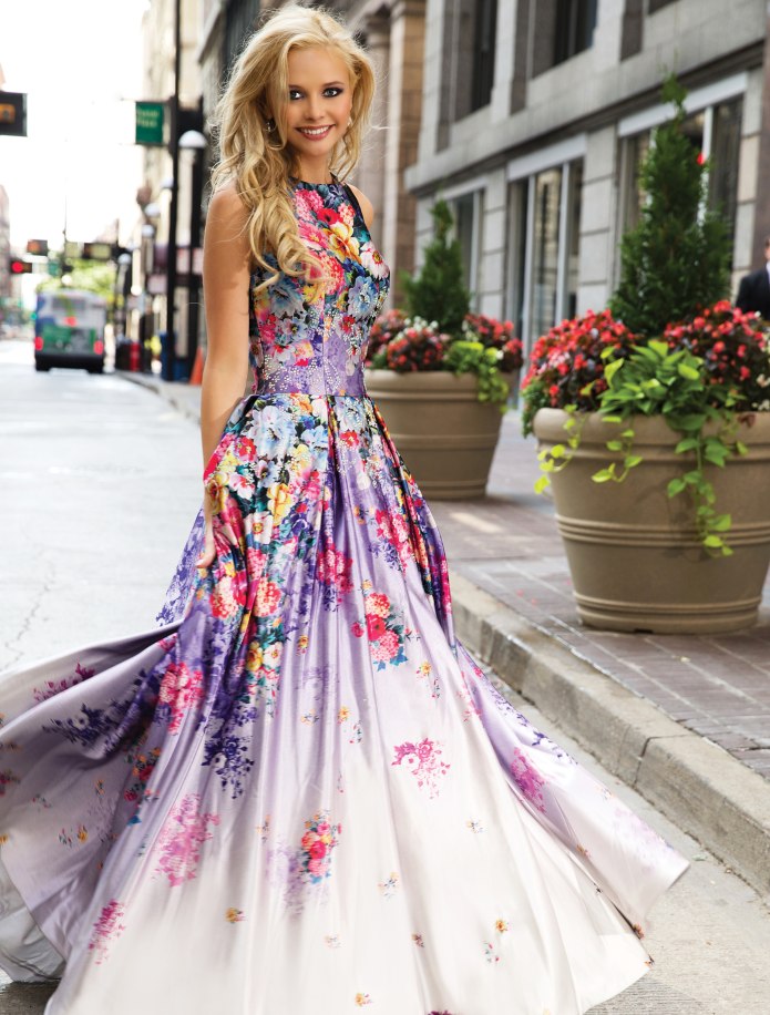 Платье из органзы с вышивкой