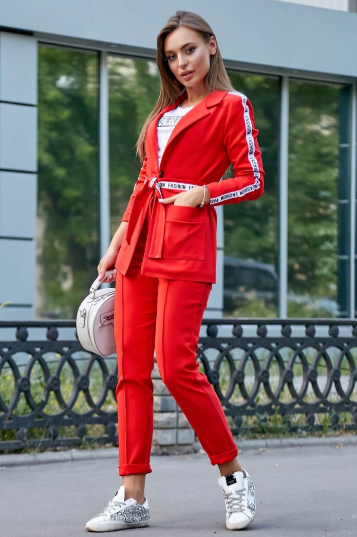 Костюм женский