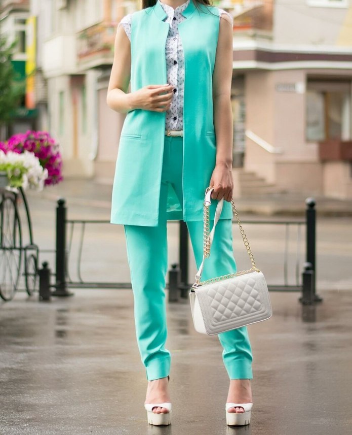 Мятный цвет в одежде