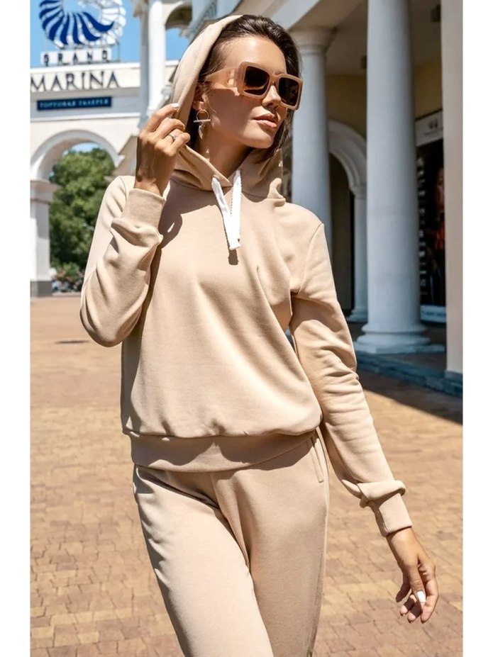 Спортивный костюм женский бежевый модный