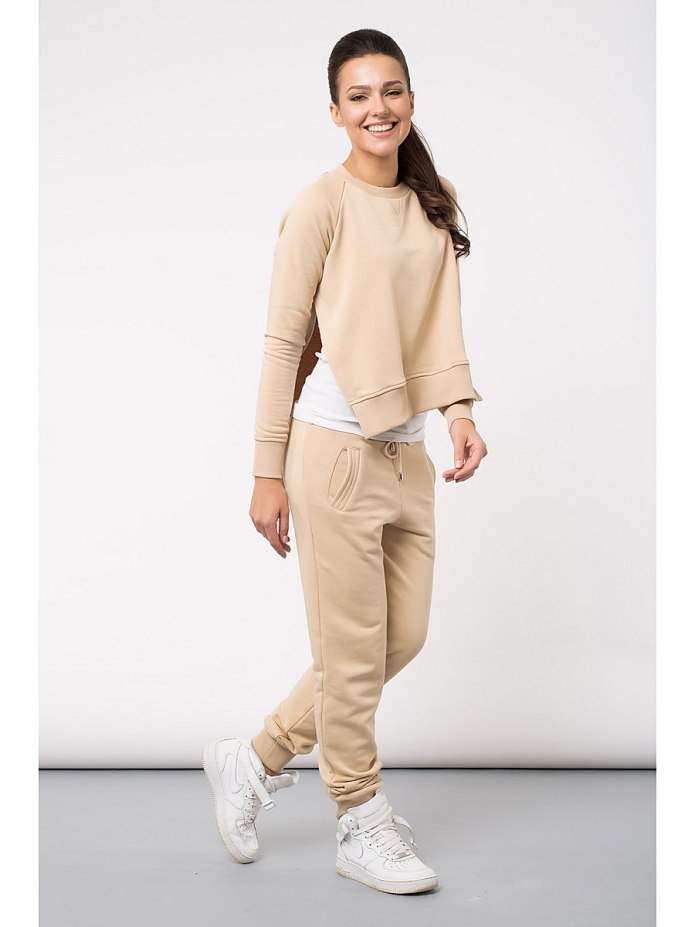 Белый спортивный костюм