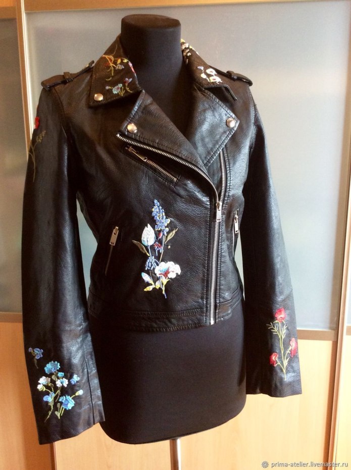 Кожаная косуха с вышивкой