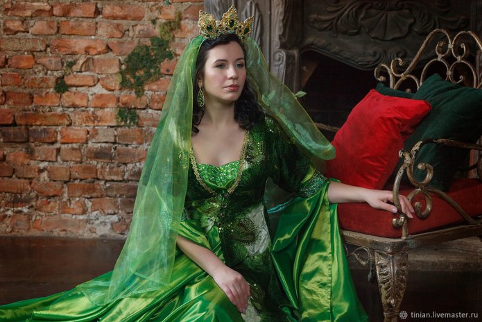 Хюррем Султан в зеленом платье
