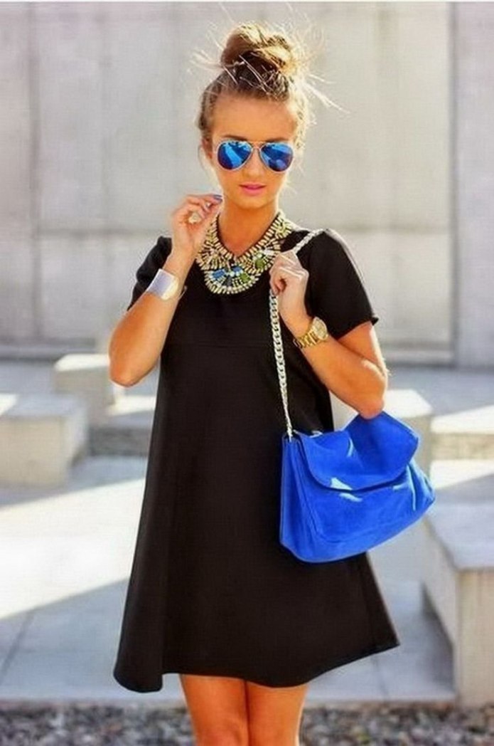 Яркие аксессуары к черному платью