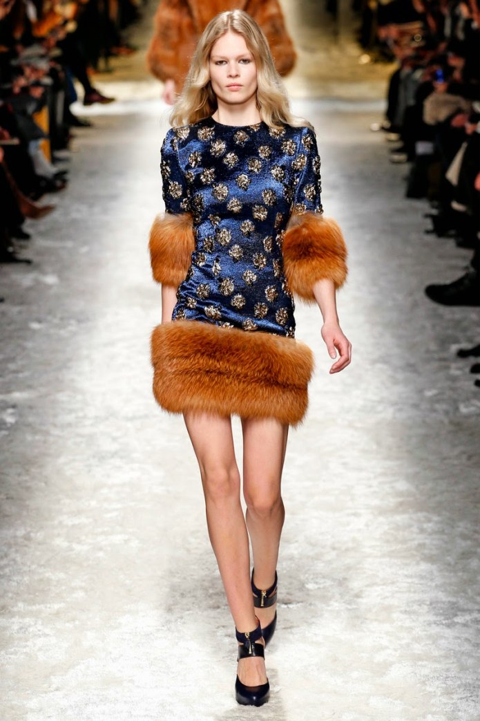 Платье с меховым воротником Каролина Эррера