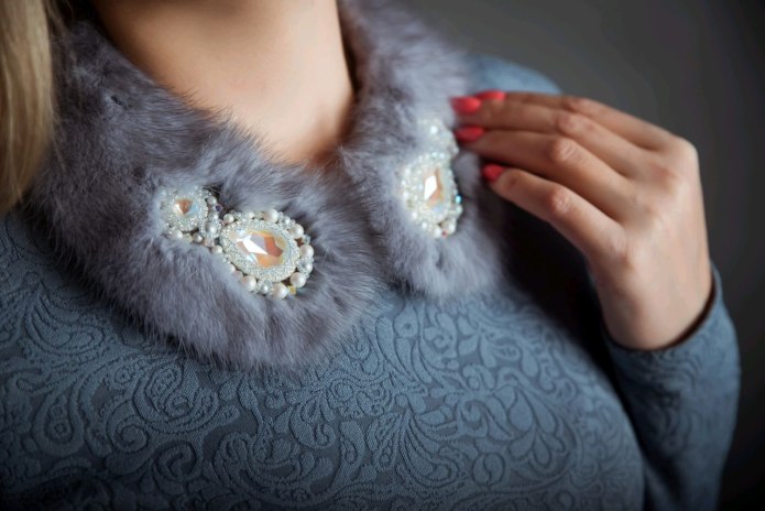 Трикотажное платье с мехом