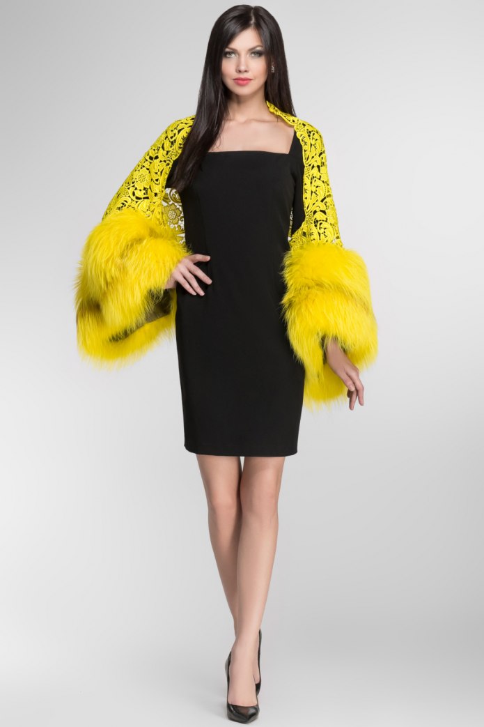 Девушка в белой шубке