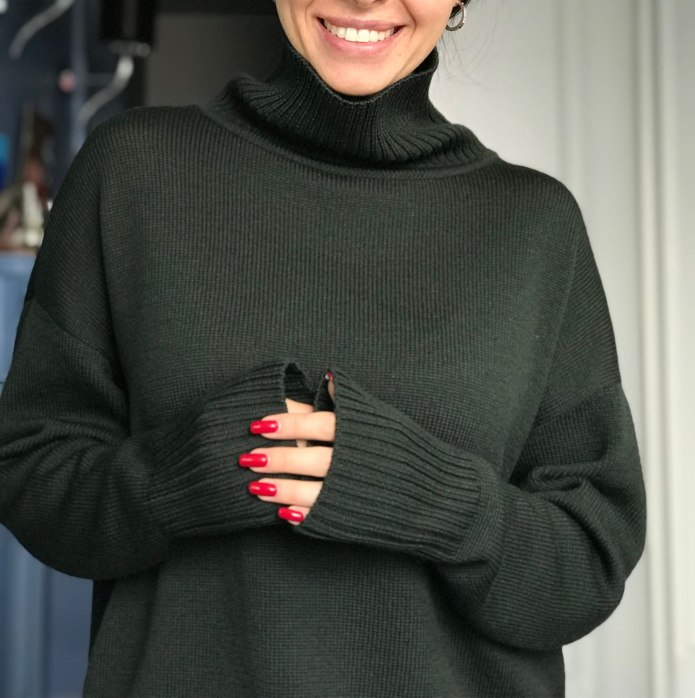 Свитер с высокой горловиной