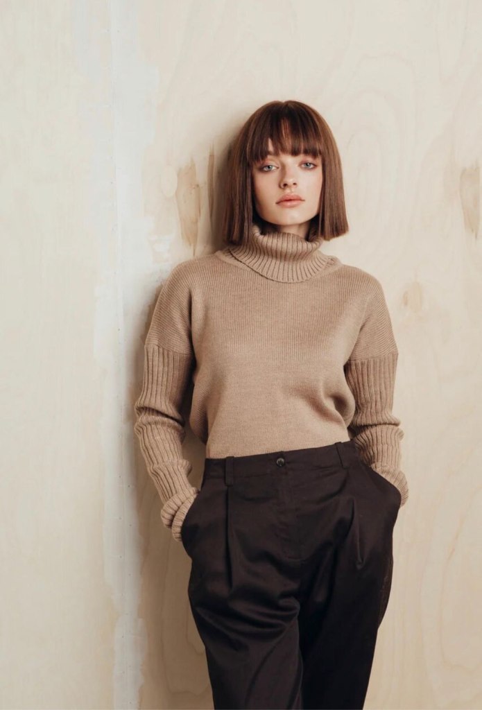 Свитер с горлом