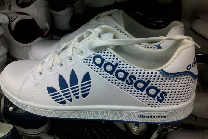 Паленые кроссовки адидас