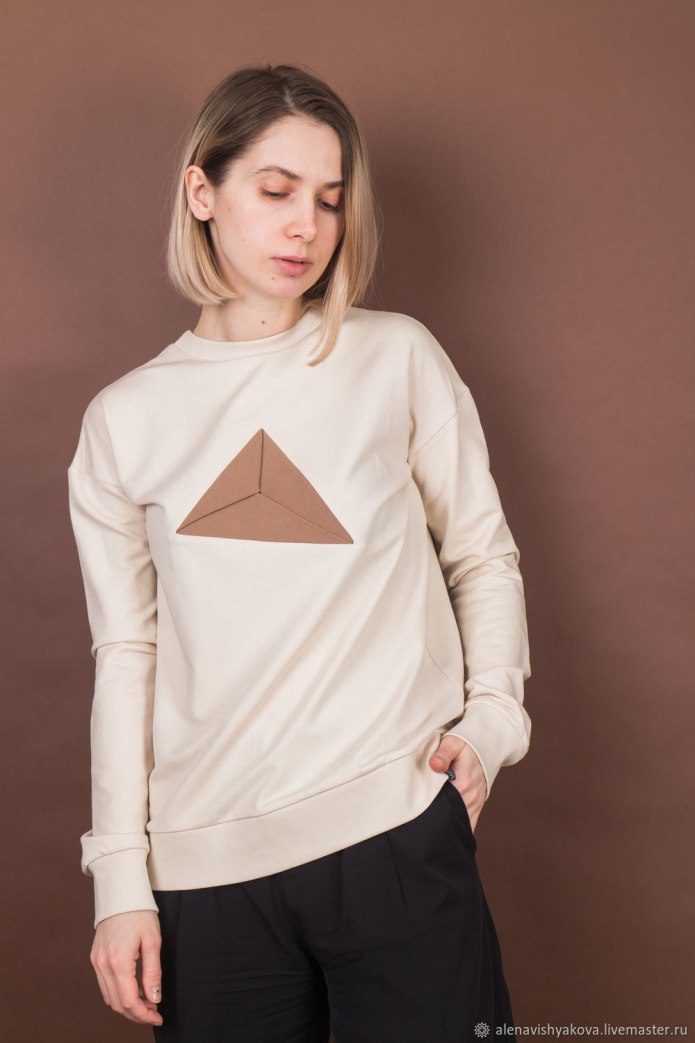 Треугольная кофта
