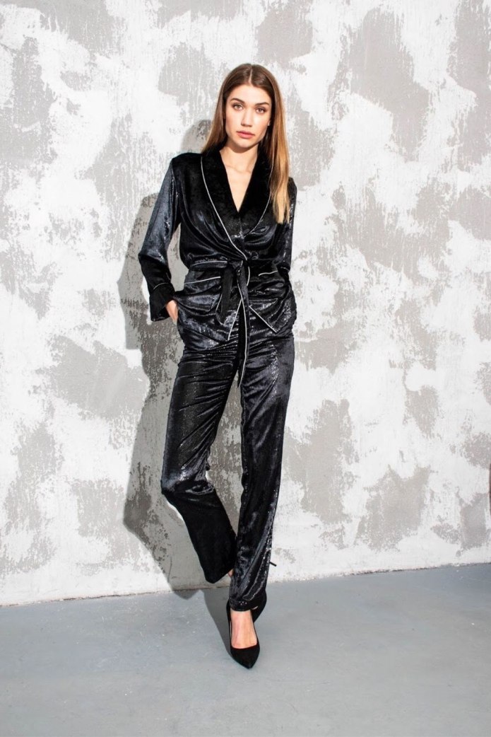 Костюм в пижамном стиле