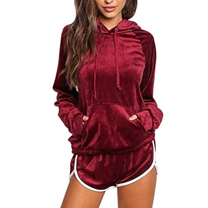 Костюм из велюра