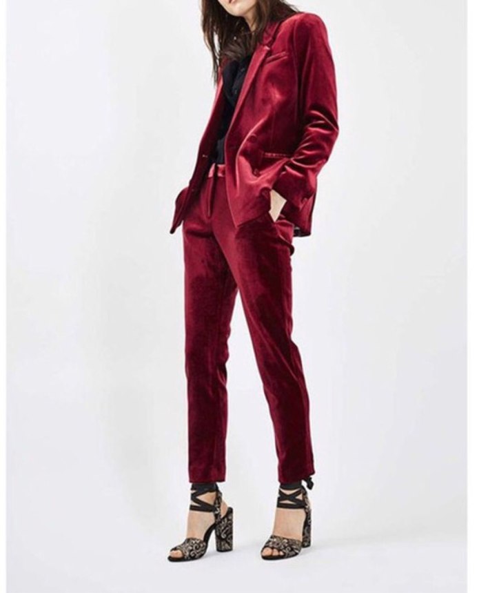 Красный бархатный костюм брючный Марк Спенсер