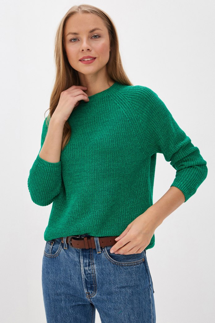Зеленый свитер оверсайз