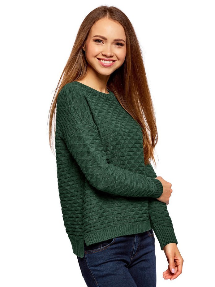 Зеленый свитер крупной вязки
