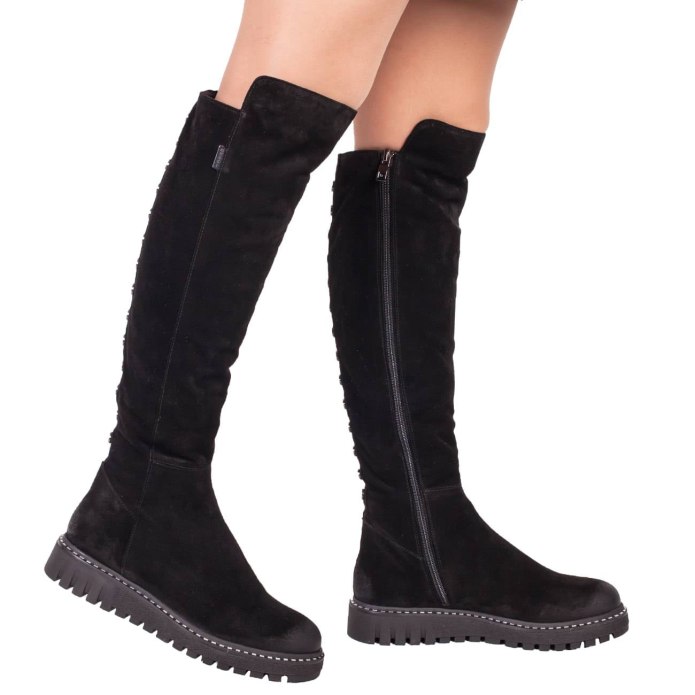 Шаговита высокие замшевые зимние сапоги