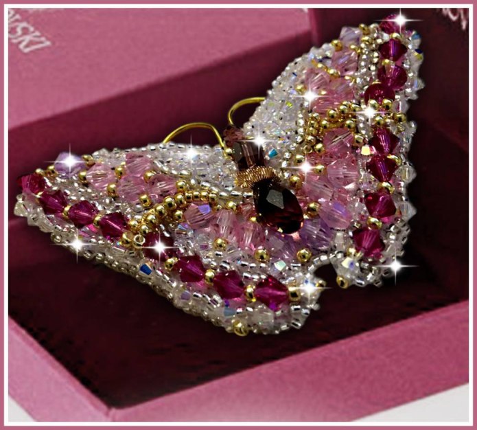 Брошь бабочка сапфир с кристаллами Swarovski "образа в каменьях"