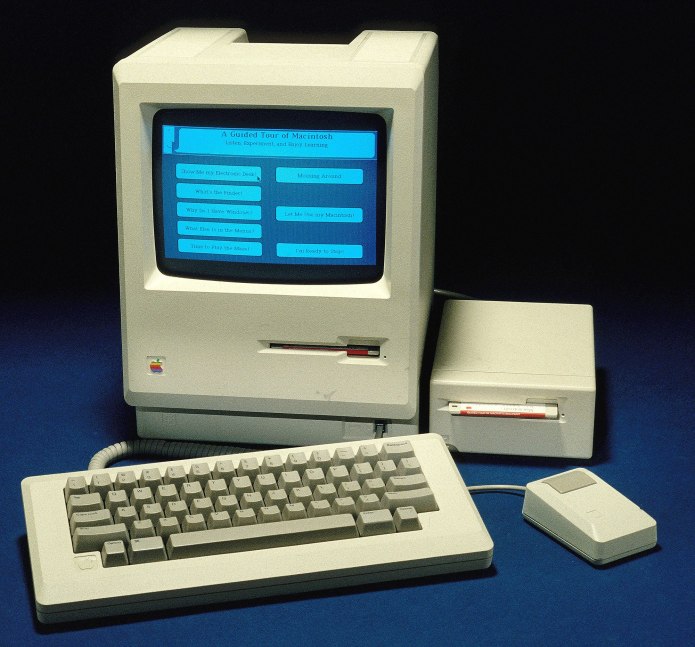 Компьютер Apple Macintosh (1984)