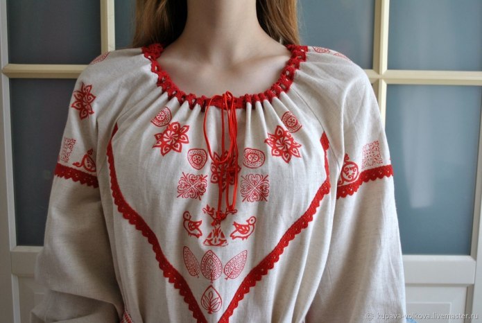 Женская рубаха удмуртов