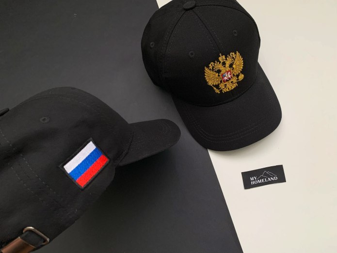 Кепка с российским флагом