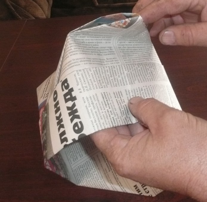 Бумажная кепка из газеты