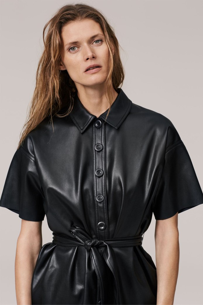 Платье рубашка Zara черное кожаное