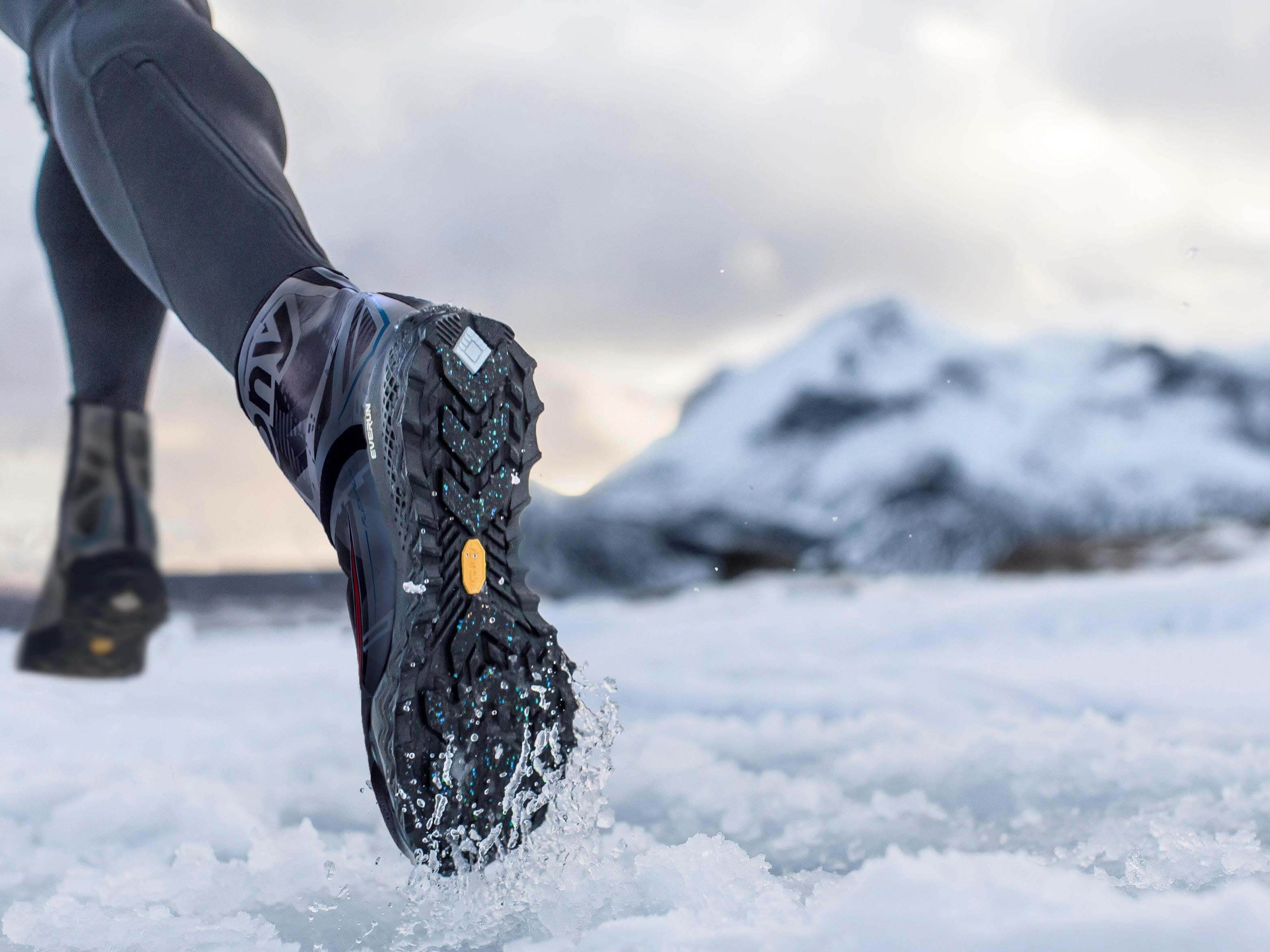 Шагающий лед. Бег зимой. Зимняя экипировка для бега. Обувь для зимнего бега. Зимние кроссовки для бега.