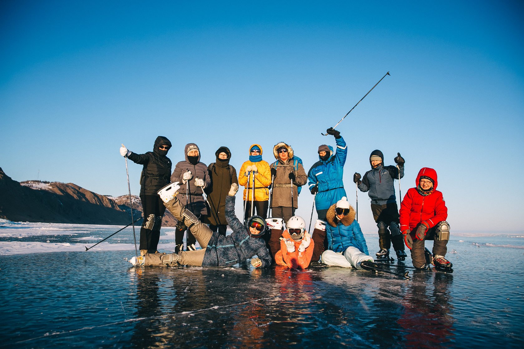 Озеро байкал экскурсии. Озеро Байкал туристы. Зимний туризм на Байкале. Байкал зимой туристы. Активный туризм на Байкале.
