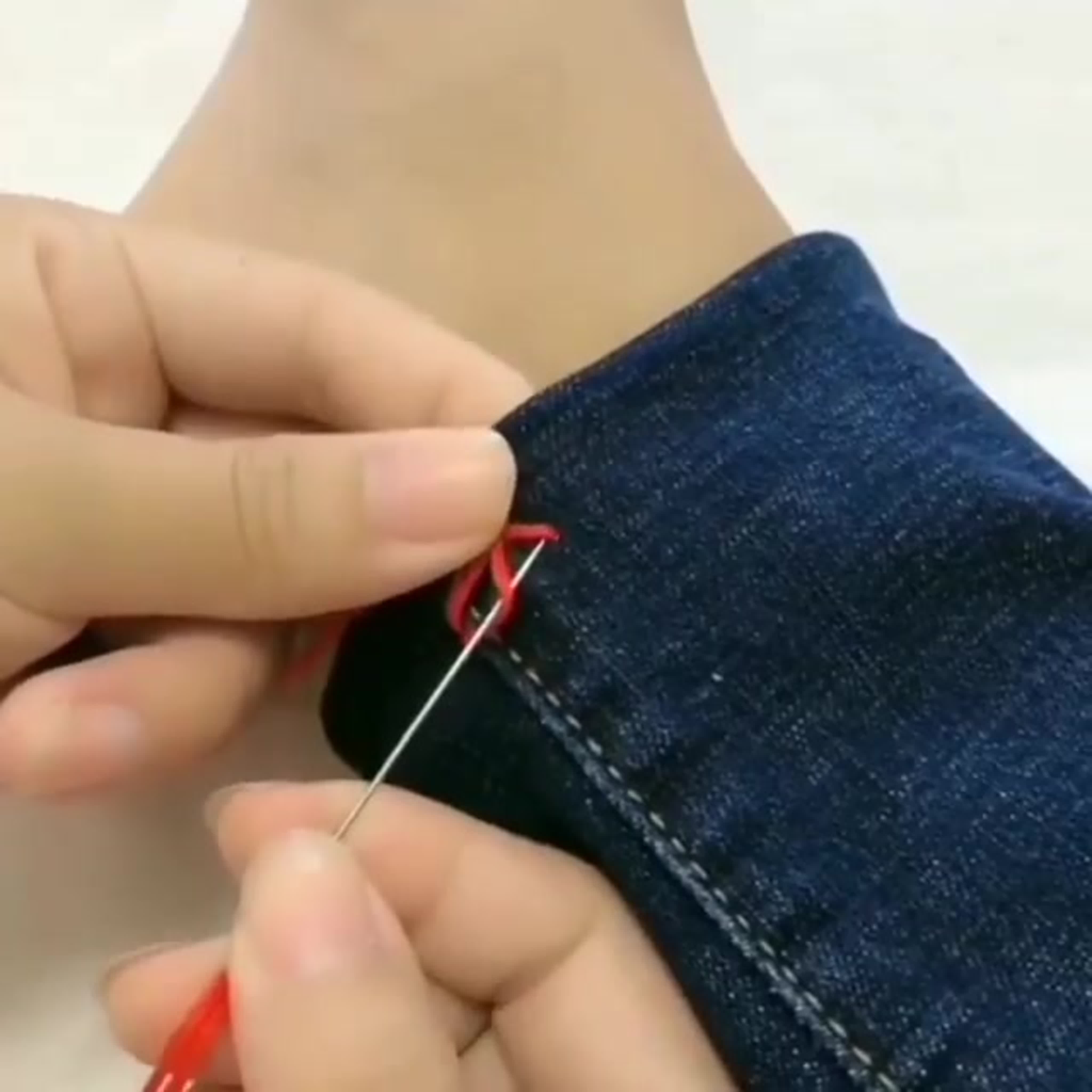 Как подшить джинсы вручную потайным швом иголкой пошагово