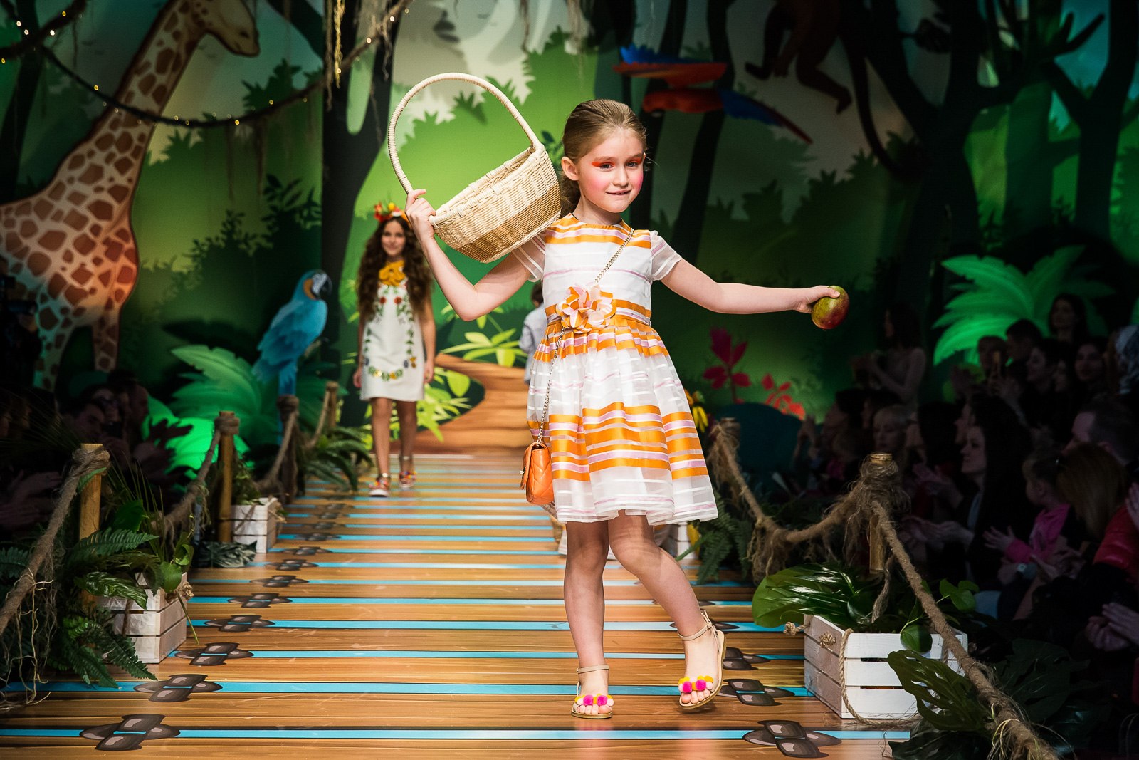Музыка для детского показа мод. Джунгли зовут телепередача. Фотосессия в стиле джунгли. Джунгли зовут конкурсы для детей. Фотосессия джунгли для детей.