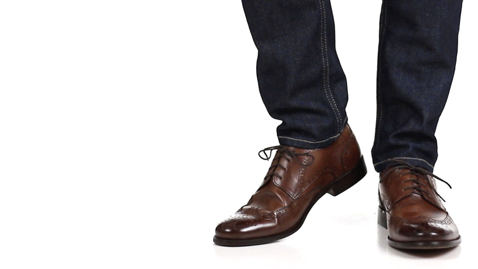 Мужская обувь f. Varnamo 1969 ботинки мужские. Ботинки мужские Richard 083305чнб. Мужские ноги в обуви. Туфли мужские на белом фоне.